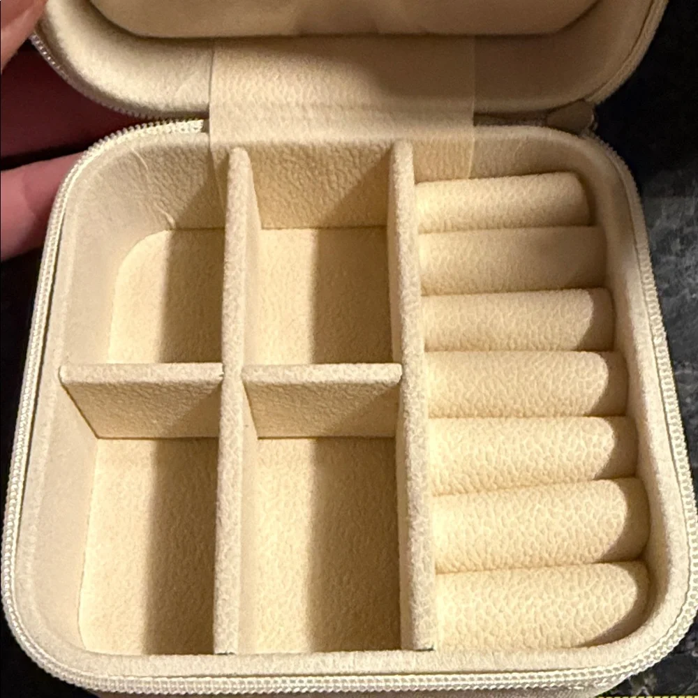 Elegant Cream Canvas Zipper Jewelry Organizer and Travel Case New